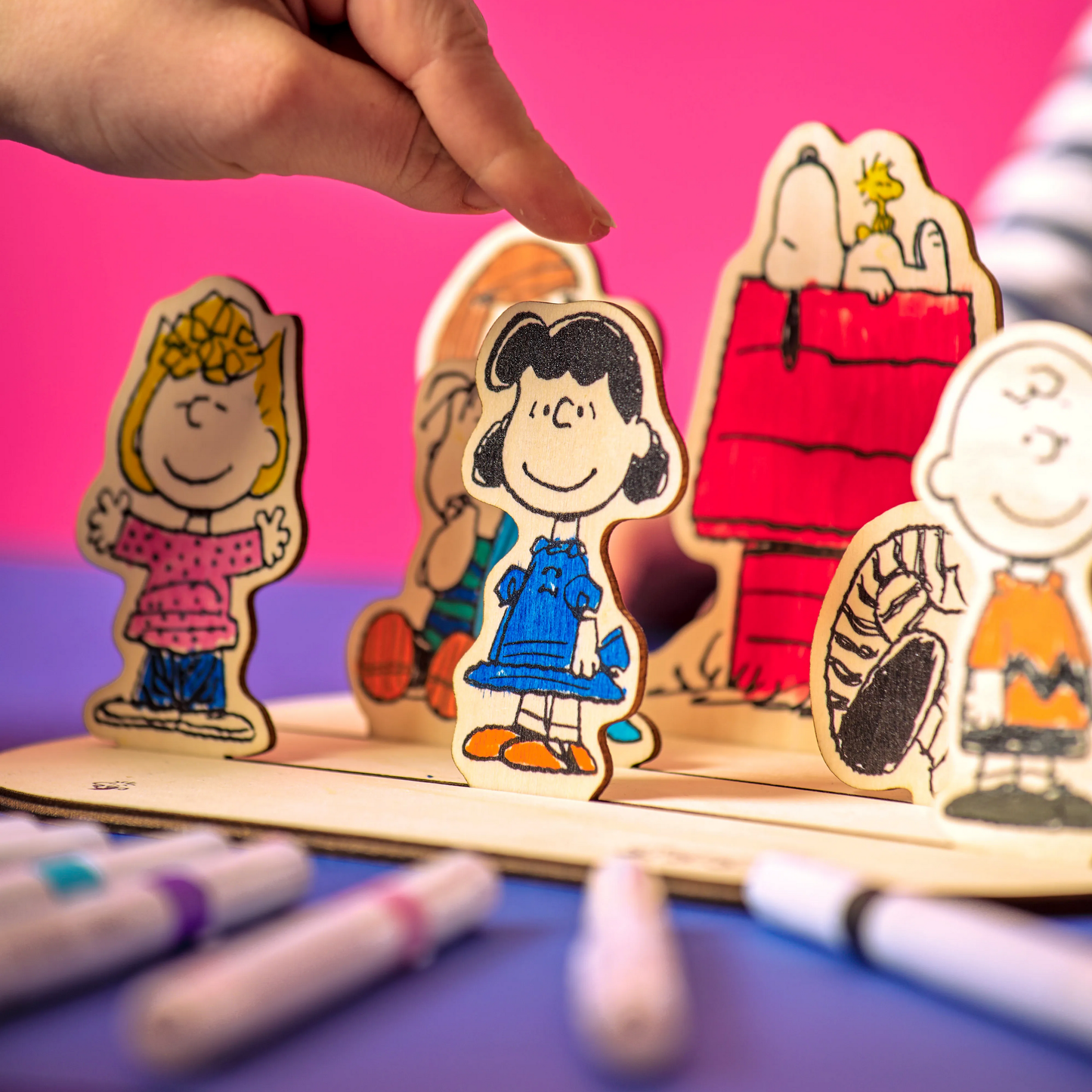 OOLY x Peanuts Color-In Wooden Scene Kit - 12 Paint Markers